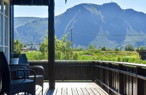 Gjengstoa House | 9 person holiday home in Farstad-By Traum
