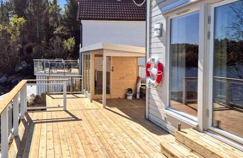 Ulstein Municipality House | 9 person holiday home in GURSKØY-By Traum