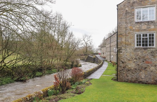 Airton Cottage | 9 RIVERSIDE WALK, pet friendly, character holiday cottage in Gargrave