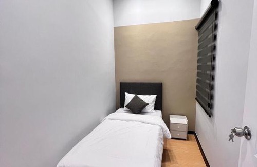Muar District House | [9 TO 11 PAX] MUAR JERAM - BRIGHT INN HOMESTAY
