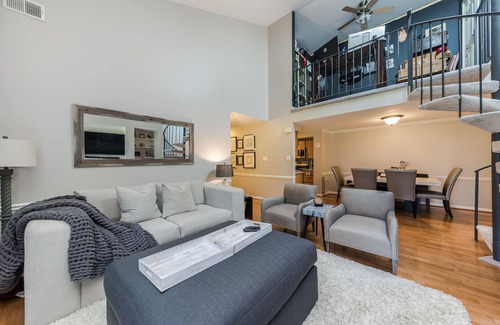 Lake Ridge Condo | 90+ Day Furnished Rental for Traveling Professionals