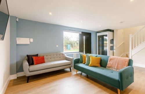 Moreton Valence Cottage | 90 m² Cabin ∙ 3 bedrooms ∙ 6 guests