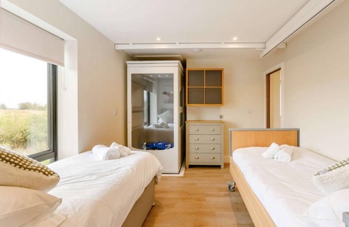 Moreton Valence Cottage | 90 m² Cabin ∙ 3 bedrooms ∙ 6 guests