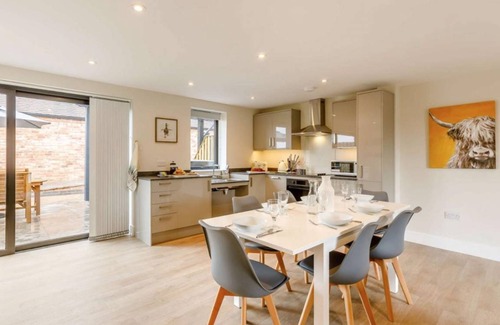 Moreton Valence Cottage | 90 m² Cabin ∙ 3 bedrooms ∙ 6 guests