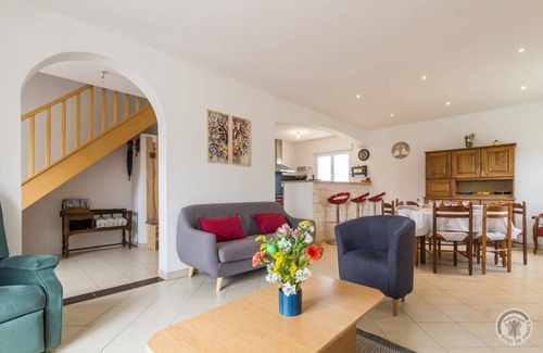 Montfarville House | 90 m² Gîte ∙ 3 bedrooms ∙ 6 guests