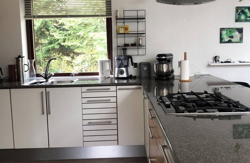 Smidstrup Strand Cottage | 90 Meter fra Havet Ligger Dette Dejlige Sommerhus med Egen sti til Vandet