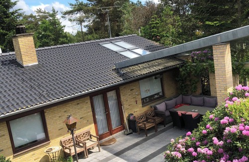 Smidstrup Strand Cottage | 90 Meter fra Havet Ligger Dette Dejlige Sommerhus med Egen sti til Vandet
