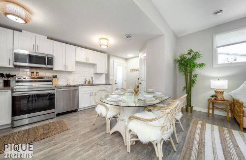 North Central Edmonton Apartment | 900 m² Apartment ∙ 2 bedrooms ∙ 6 guests