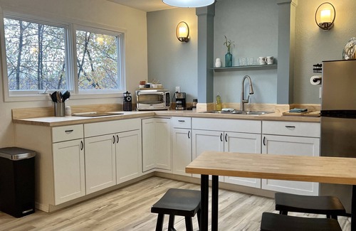 Northeast Anchorage Apartment | 907stay - Alaskan Suite
