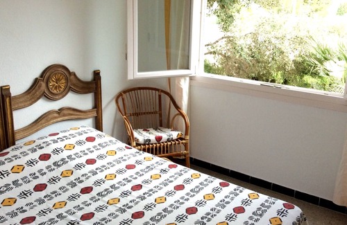 Pratdip Villa | 90m2 detached house on a 1000m2 enclosed garden bordered by cypresses & laurels