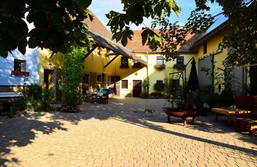 Ebertsbronn Apartment | 90qm-große Ferienwohnung für bis zu 7 Personen