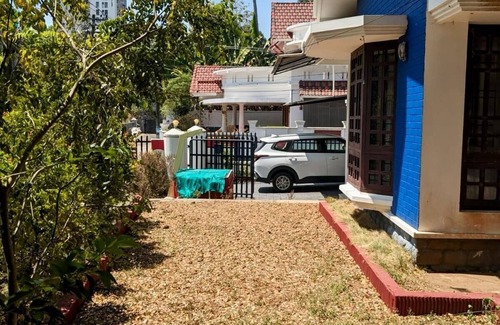 Kottayam Villa | 90s villa in Kanjikuzhy. Family-friendly, food nearby. Attractions close