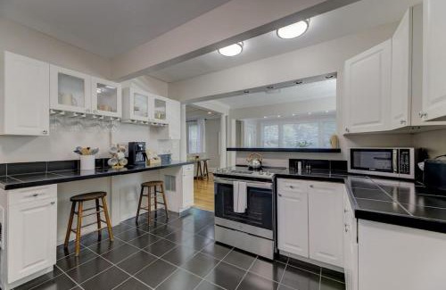 Earlewood House | 910 Sunset - Suite on Sunset