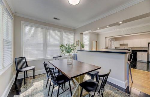 Earlewood House | 910 Sunset - Suite on Sunset