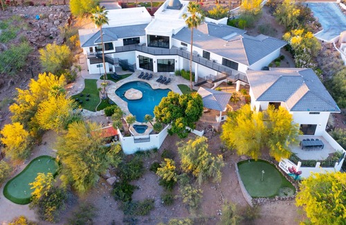 Copeland Hill House | 929 m² House ∙ 7 bedrooms ∙ 26 guests