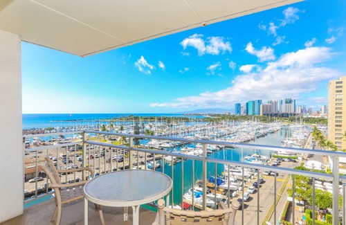 Waikiki Condo | 93 m² Condo ∙ 2 bedrooms ∙ 6 guests