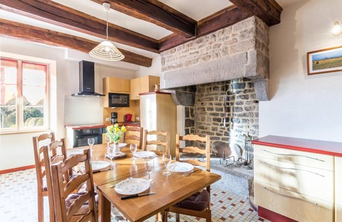 Saint-Pierre-Langers House | 93 m² Gîte ∙ 3 bedrooms ∙ 5 guests