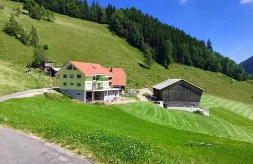 Fluehli Apartment | 95 m² Apartment ∙ 3 bedrooms ∙ 7 guests