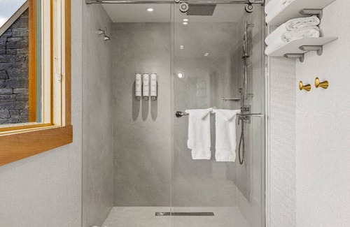 Banff Hotel | 96 m² Hotel ∙ 1 bedroom ∙ 3 guests