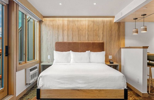 Banff Hotel | 96 m² Hotel ∙ 1 bedroom ∙ 3 guests