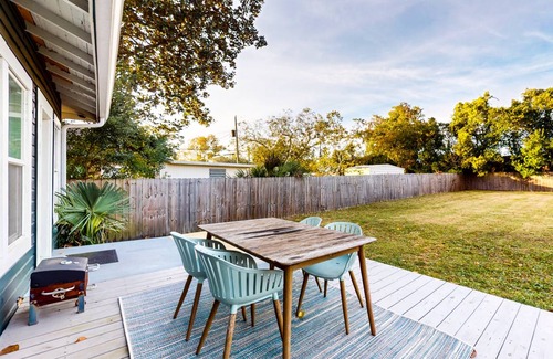 South Pensacola Cottage | 97 m² Cabin ∙ 1 bedroom ∙ 2 guests