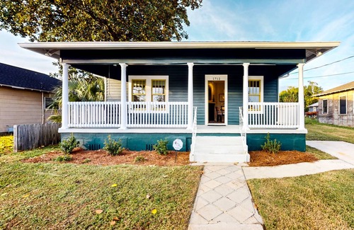 South Pensacola Cottage | 97 m² Cabin ∙ 1 bedroom ∙ 2 guests