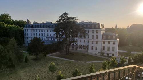 Vanves Apartment | 98 m² Apartment ∙ 3 bedrooms ∙ 6 guests