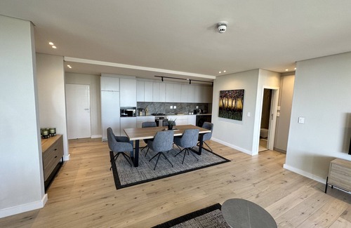 Claremont Apartment | 9th-Floor Newlands Peak Penthouse