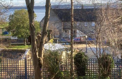 Airth Apartment | A 2 Bedroom flat in Culross home of Outlander