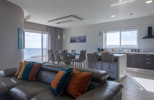San Tumas Apartment | A 3 marvellous 3 Bedroomed at the Waters Edge with use of two pools!