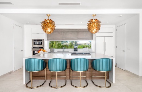 Providenciales Villa | A 6 bedroom nice holiday villa with cottage