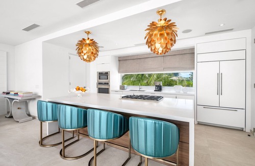 Providenciales Villa | A 6 bedroom nice holiday villa with cottage