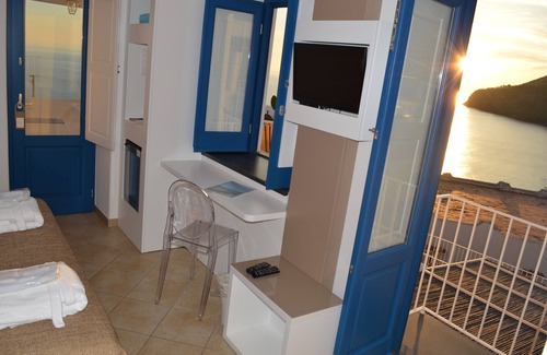 Malfa House | A Alera Room and Breakfast