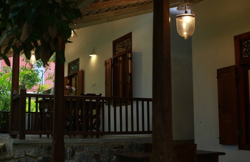 Kaduruduwa Villa | A “barefoot luxury” combination of colonial Dutch style and elegant