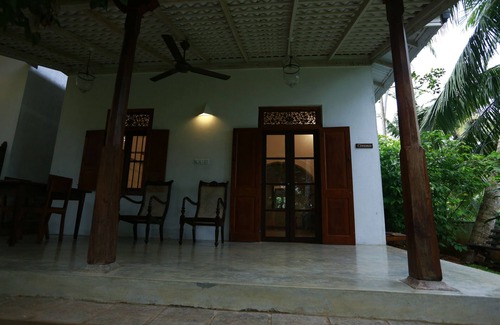 Kaduruduwa Villa | A “barefoot luxury” combination of colonial Dutch style and elegant
