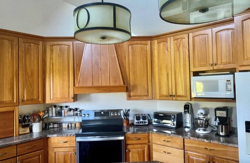 Chatham House | A BEAUTIFUL 3 BEDROOM/2.5 BATH HILLTOP HOME IDEAL FOR GREAT ESCAPES,