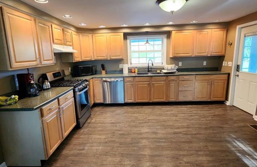Franklin Springs House | A beautiful 6-bedroom farmhouse in the countryside of Frankfort, NY.