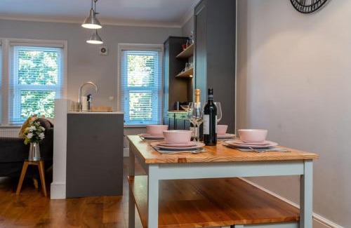 Westbourne Apartment | A beautiful and stylish 2 bed flat close to beach