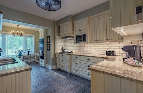 Rockford House | A Beautiful Escape By The Riverside!