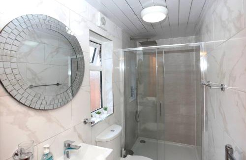 Peterborough House | A Beautiful Gem For Large Groups In Prime Location