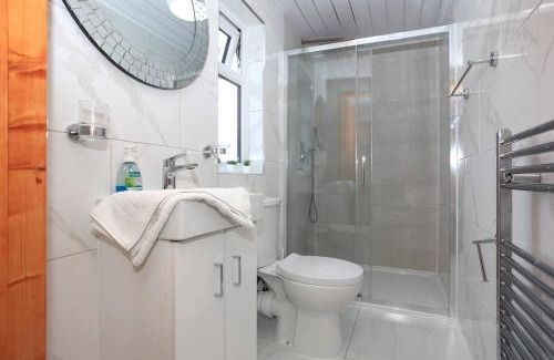 Peterborough House | A Beautiful Gem For Large Groups In Prime Location
