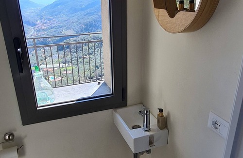 Dolceacqua House | A beautiful house, a private pool and a view to dream of