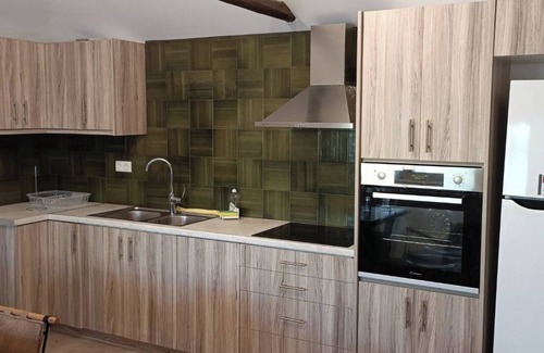 Nerantza Villa | A beautiful,renovated house on the sea! Quiet & ideal for families.Pet friendly