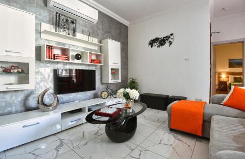 Marsalforn Apartment | A Bed Of Roses