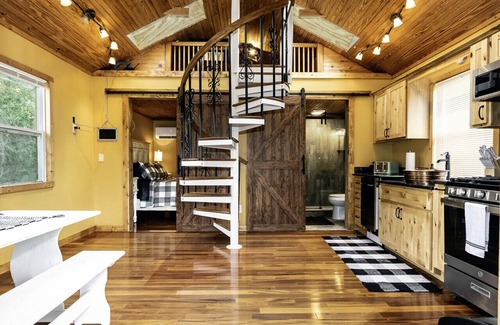 Homosassa Cabin | A/C, Firepit, Grill, Pet Friendly