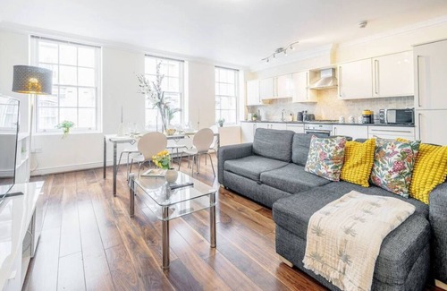 London City Centre Apartment | A/C ❄️ · Lift 🛗 · EarlyDrop ⏰📥 · FlexPolicy 🔁 · King 🛏️ · Full Kitchen 👩‍🍳