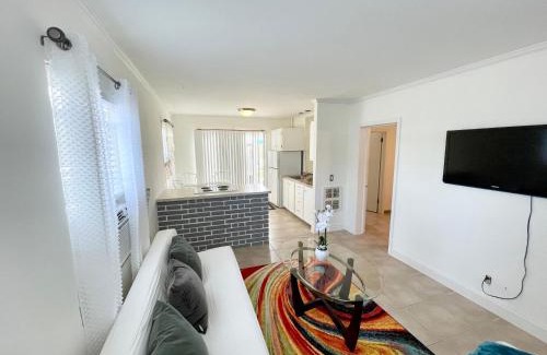 Juno Ridge Apartment | (A) Casa Azul. Minutes from the Beach & Mall