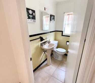 Juno Ridge Apartment | (A) Casa Azul. Minutes from the Beach & Mall
