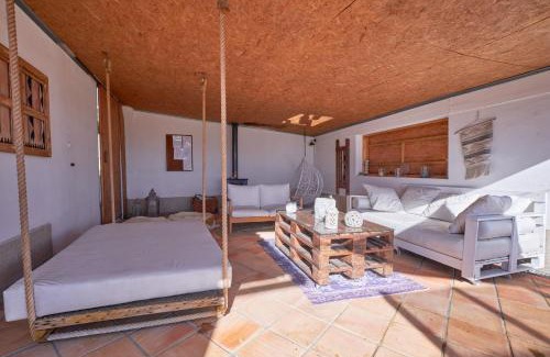 Santa Comba Dao House | A Casa Branca - with Pool & Jacuzzi