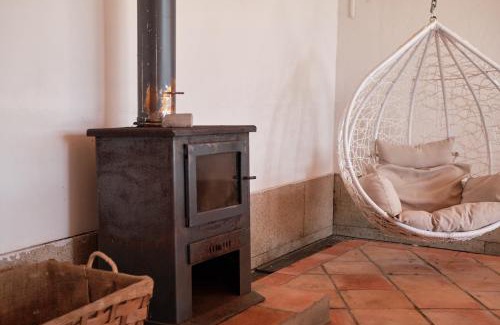 Santa Comba Dao House | A Casa Branca - with Pool & Jacuzzi